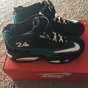Air Griffey Max 1 'Black Freshwater' 2021